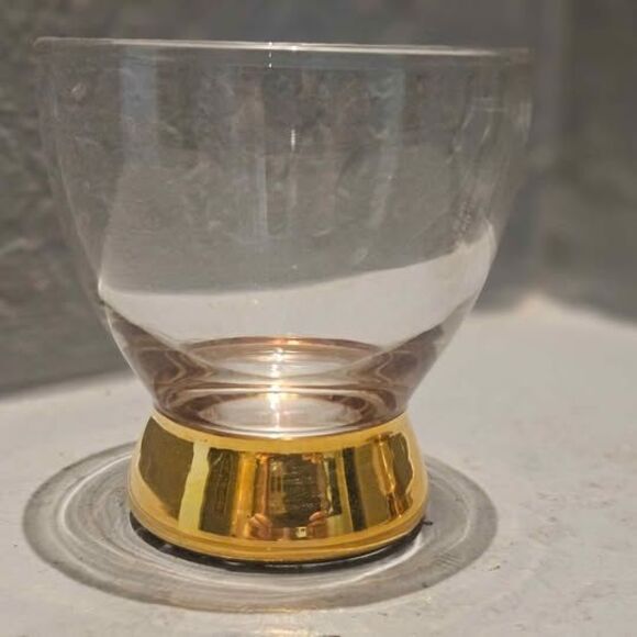 Set of 2 Gold Bottomed Cocktail Glasses - Picture 3 of 10